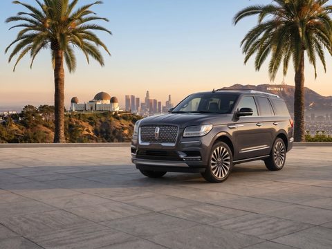 A private Lincoln Navigator SUV at a Griffith Observatory overlook